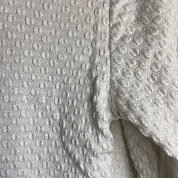 TEXTURED WHITE CROP TOP🤍 - Picture 2 of 4